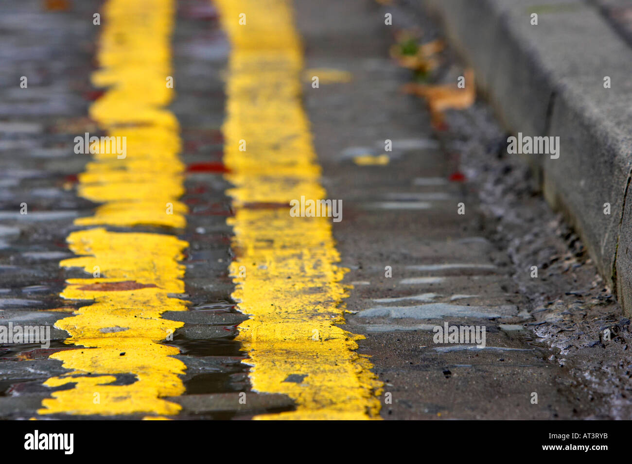 Yellow painted curb hires stock photography and images Alamy
