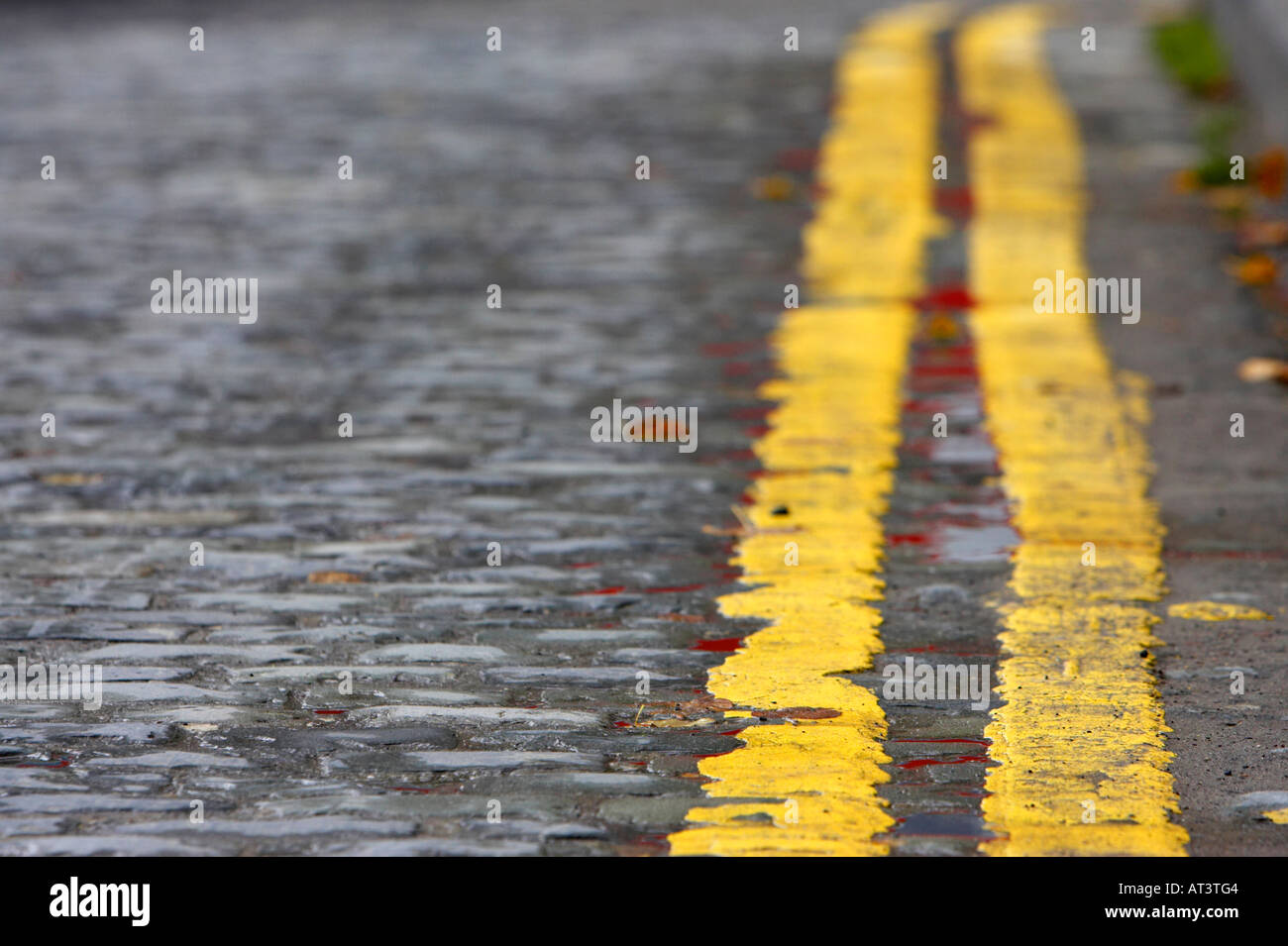 Yellow Street Lines High Resolution Stock Photography and Images Alamy