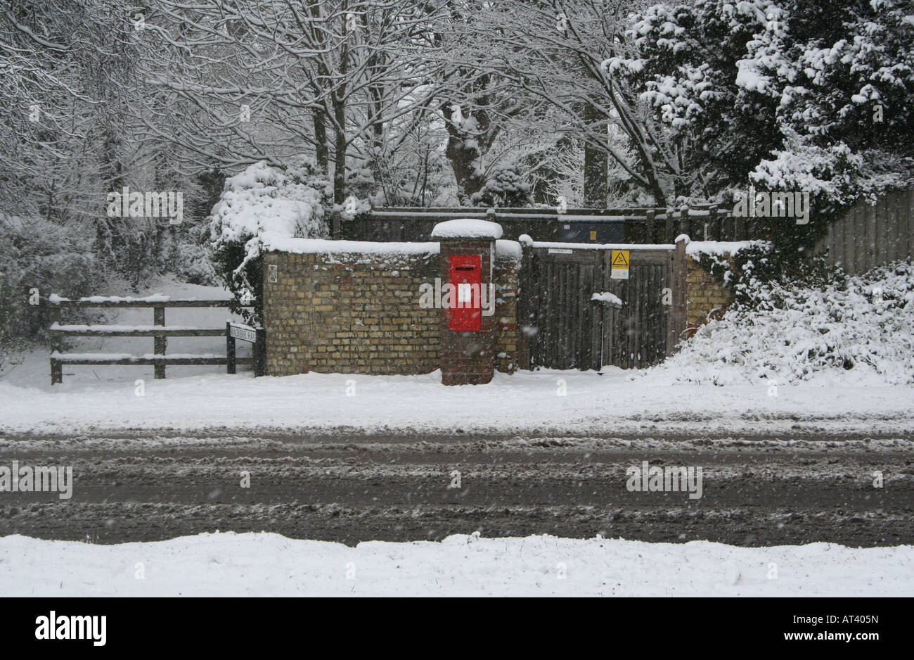 Postbox snow hi-res stock photography and images - Alamy