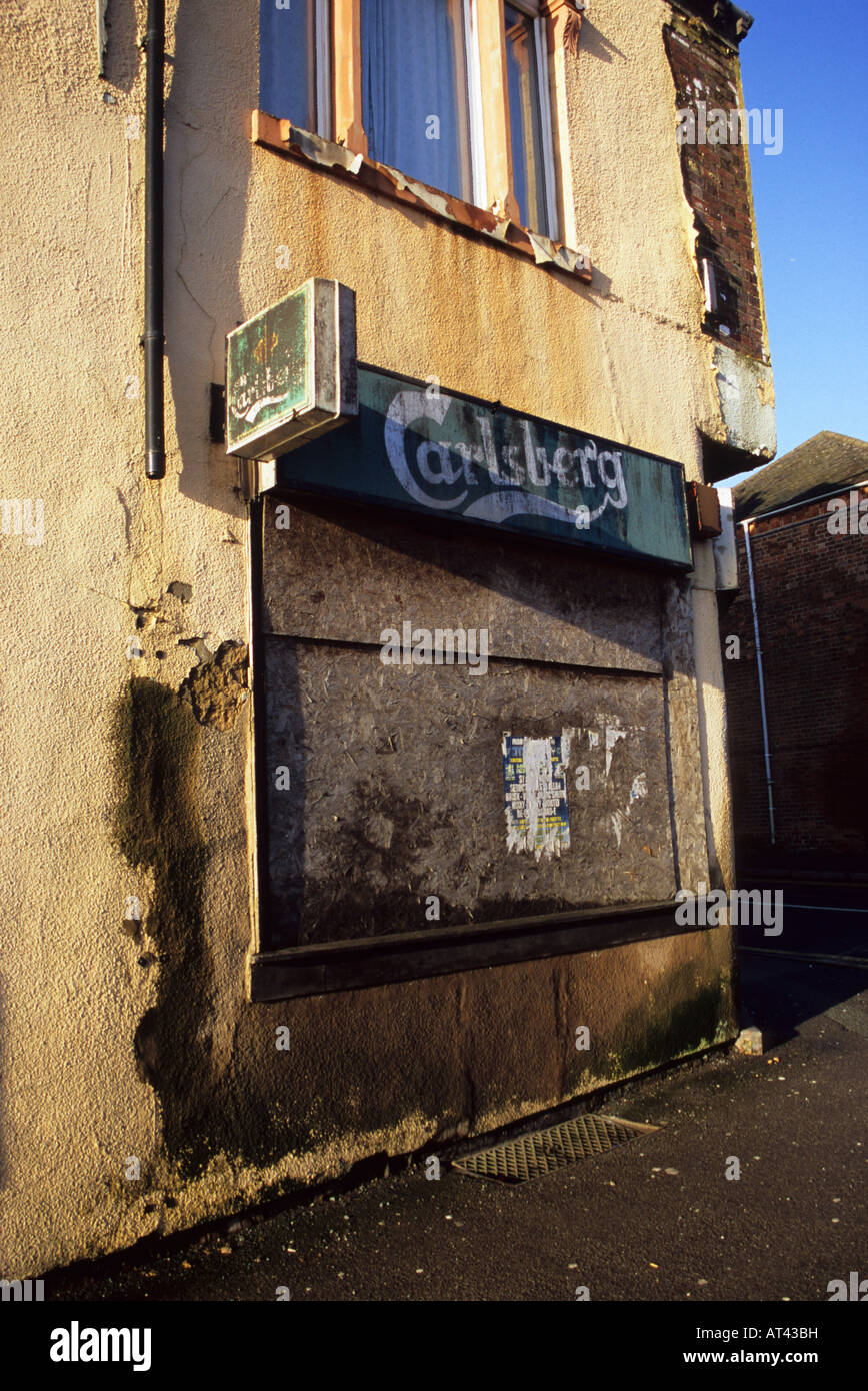 Boarded-Up Off-Licence Stoke-on-Trent Stock Photo