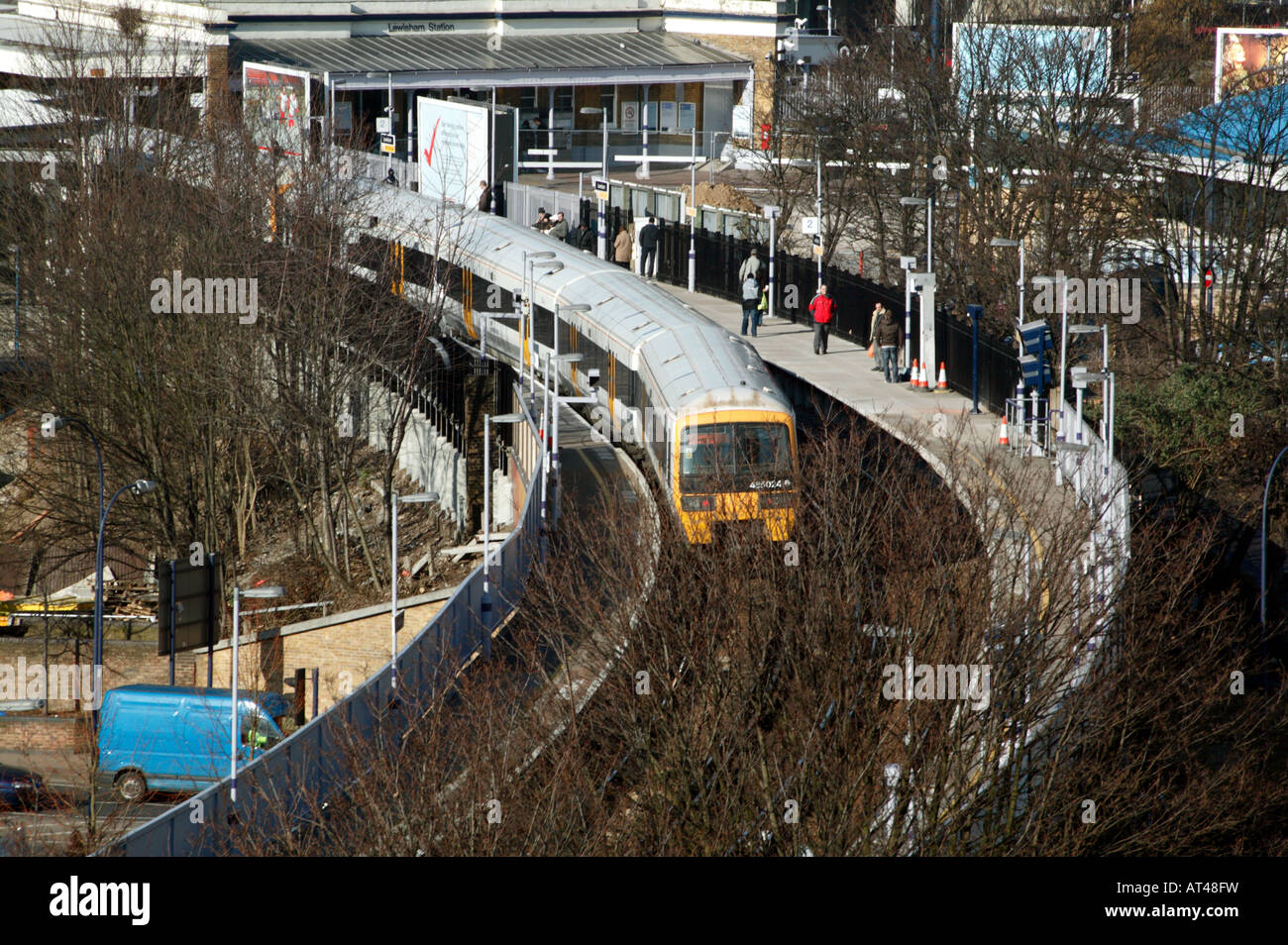 Close-up Arial view of a platform at Lewisham Station Stock Photo