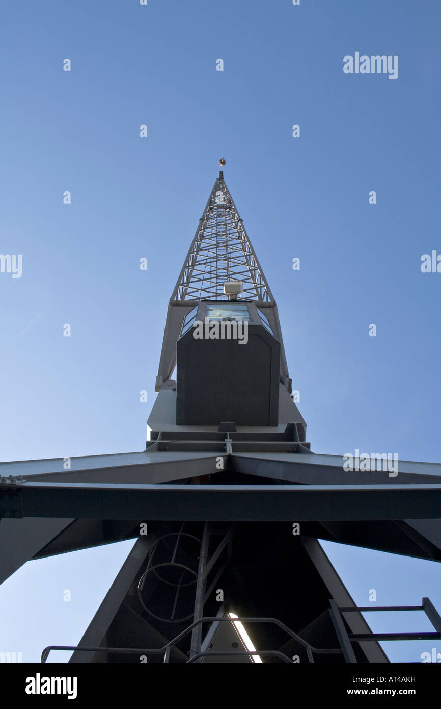 Mobile cranes dock hi-res stock photography and images - Alamy
