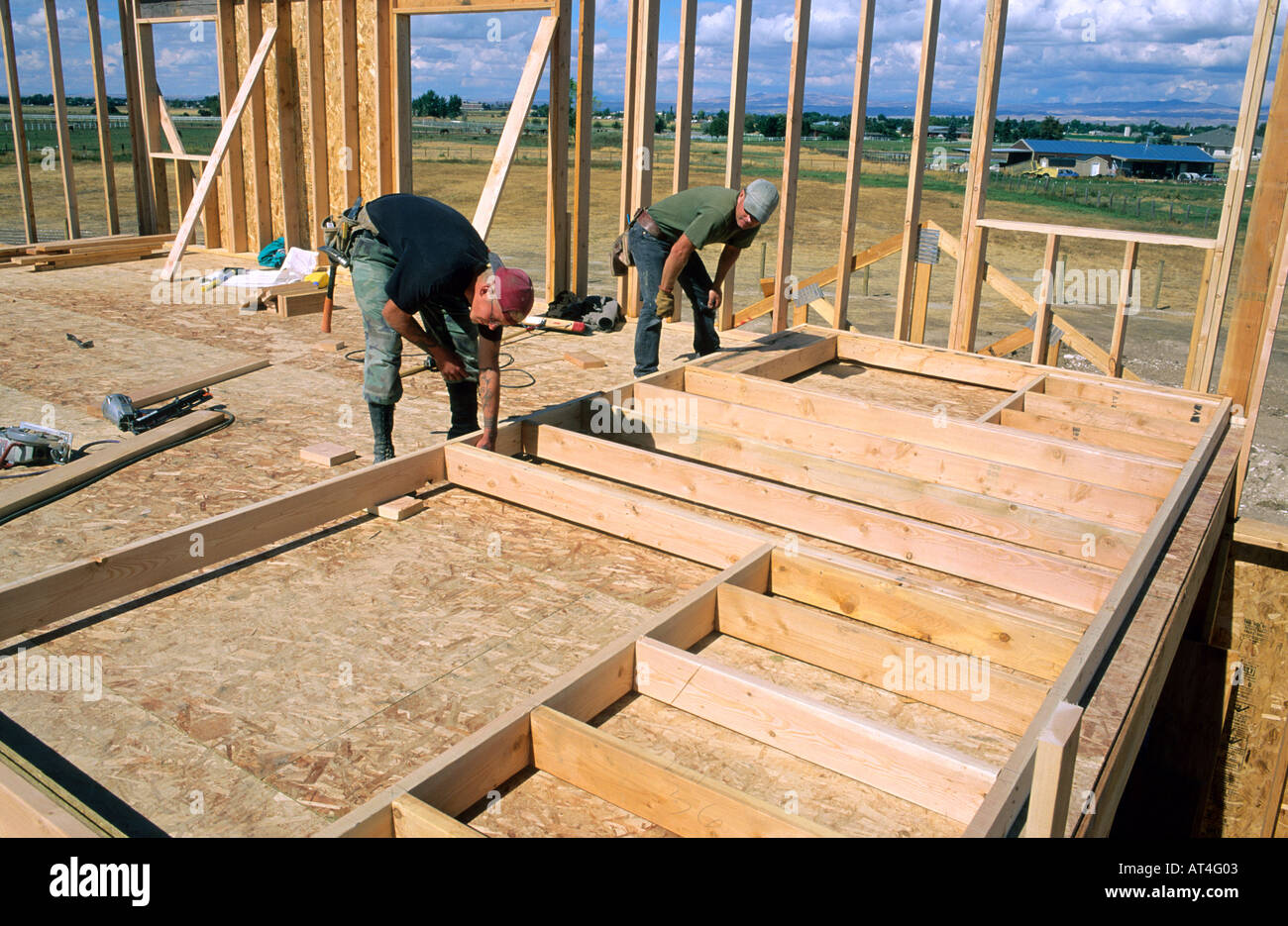 Дом из бруса стройка. Как самостоятельно построить. Каркас для бани из досок. Верхняя обвязка из доски 50х100. Постройки из бруса.