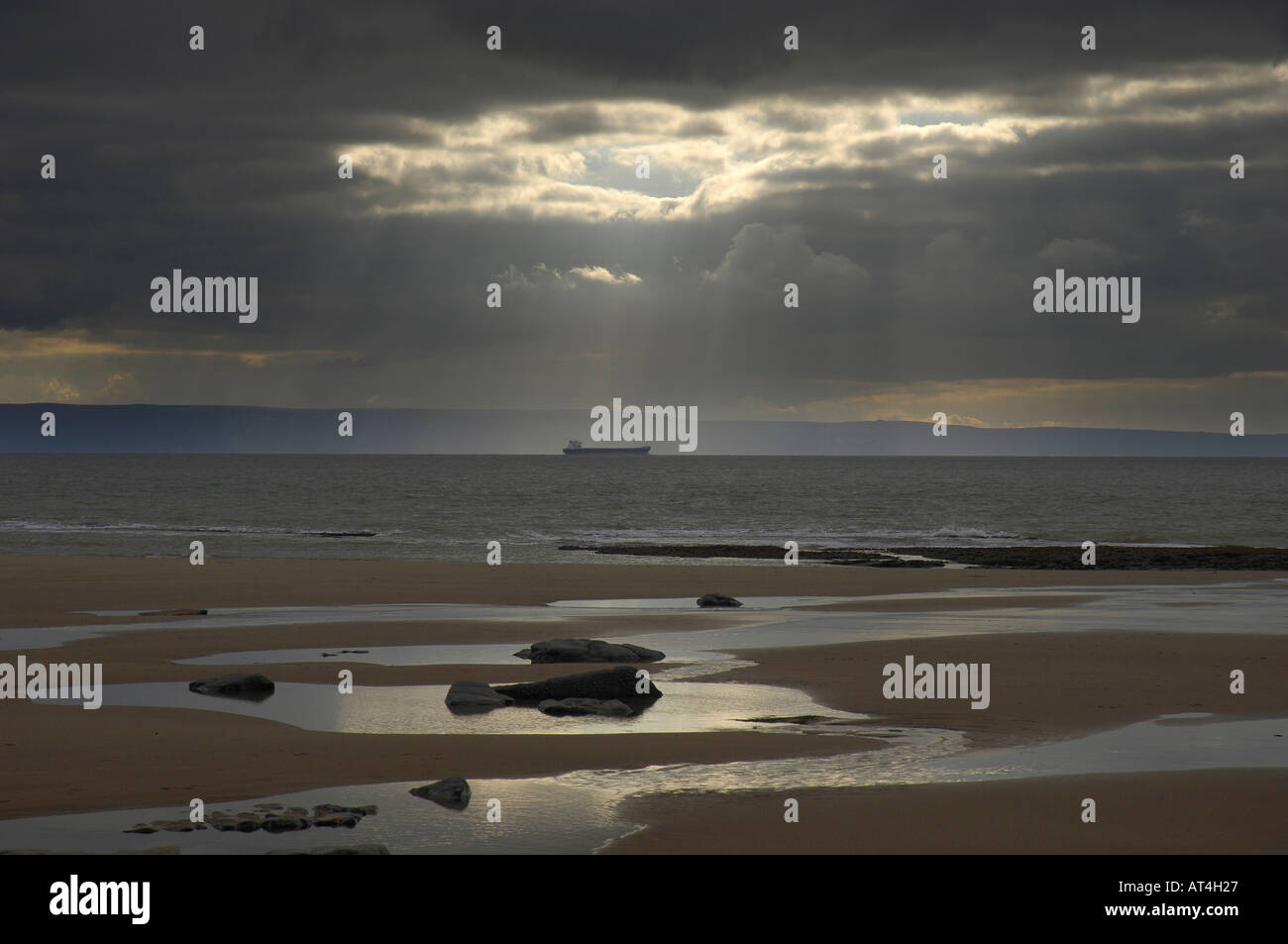 Severn estuary boats hi-res stock photography and images - Alamy