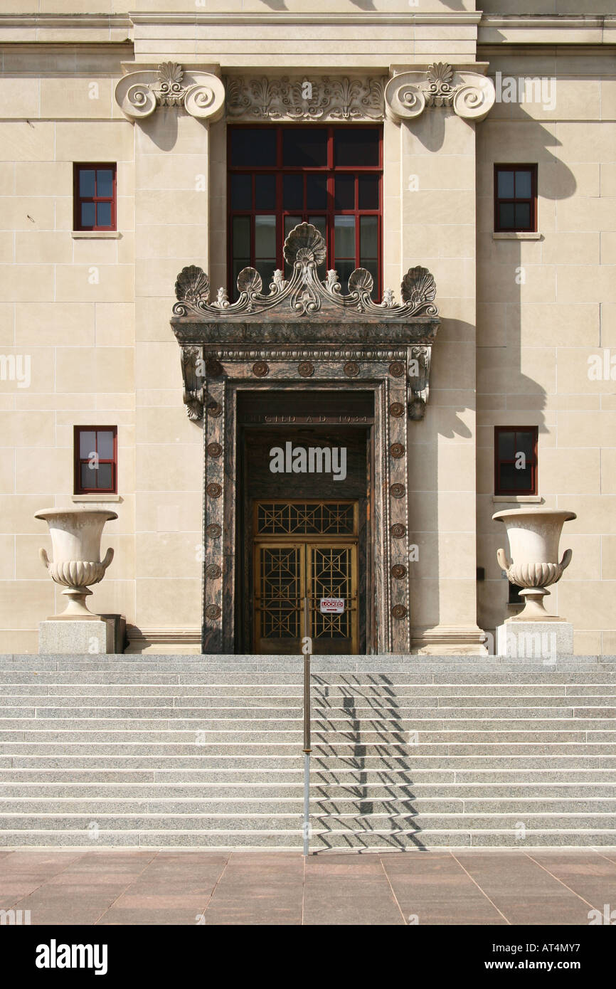 Entrance to City Hall Columbus Ohio Circa 1934 Assyrian Greek Egyption architecture mix Stock Photo