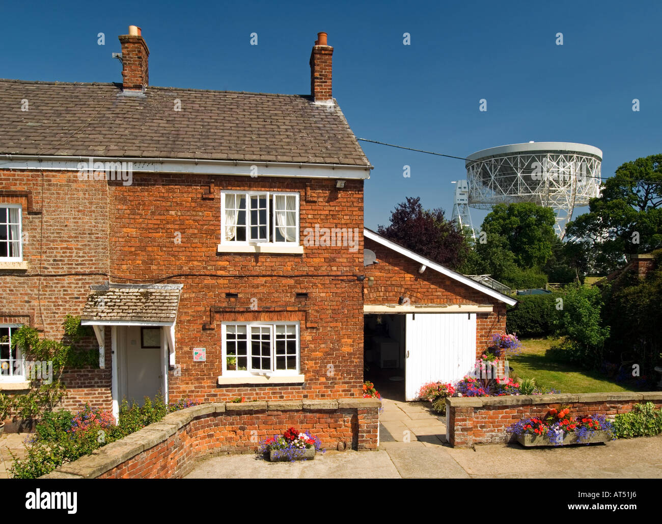Bridge Farm Bed & Breakfast in the Shadow of Jodrell Bank Radio Telescope, Near Holmes Chapel, Cheshire, England, UK Stock Photo