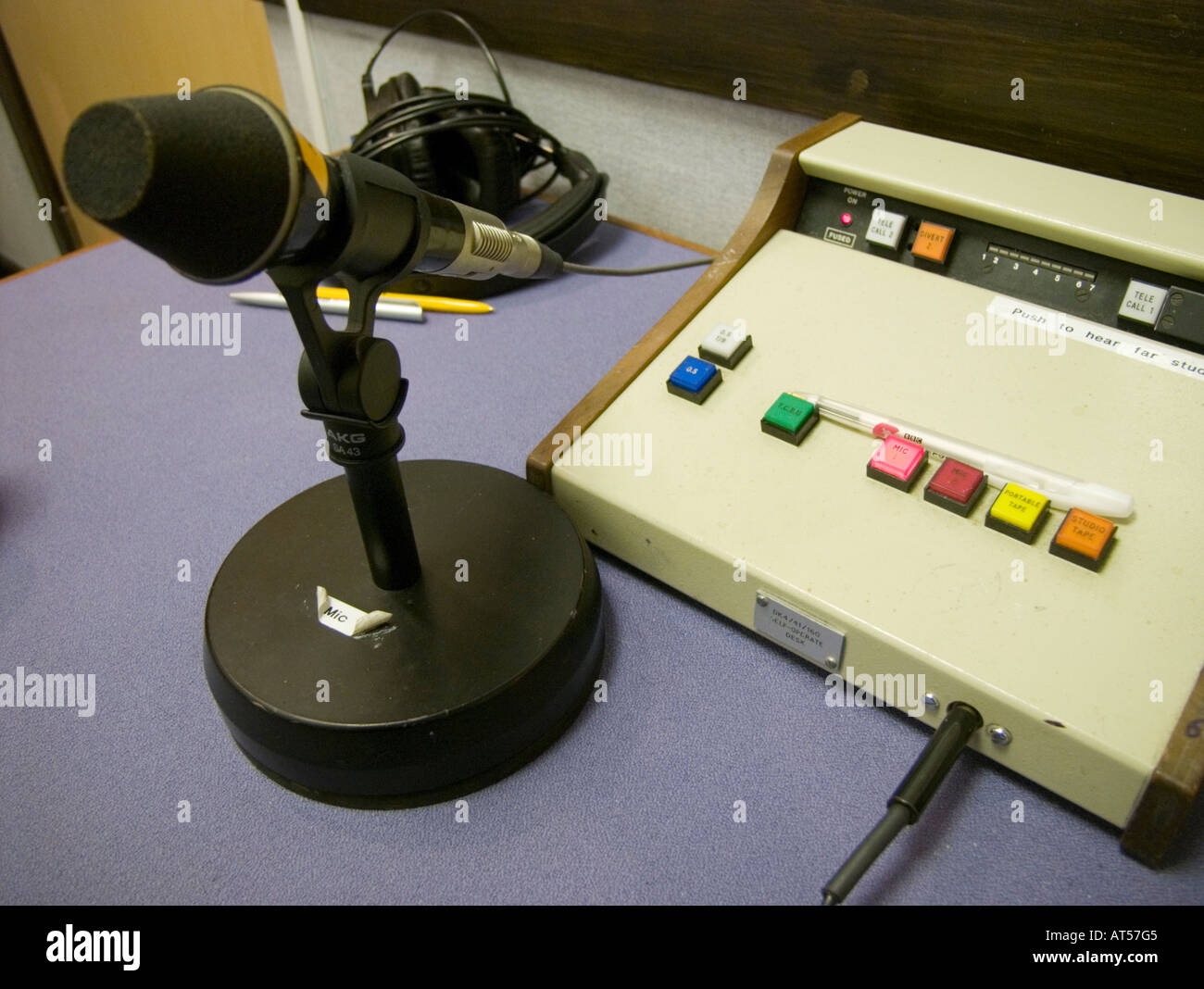 Bbc microphone hi-res stock photography and images - Alamy