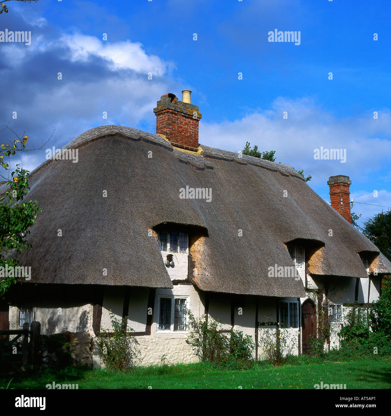 Thatched Cottage at Clifton Hampden in Oxfordshire. England Stock Photo