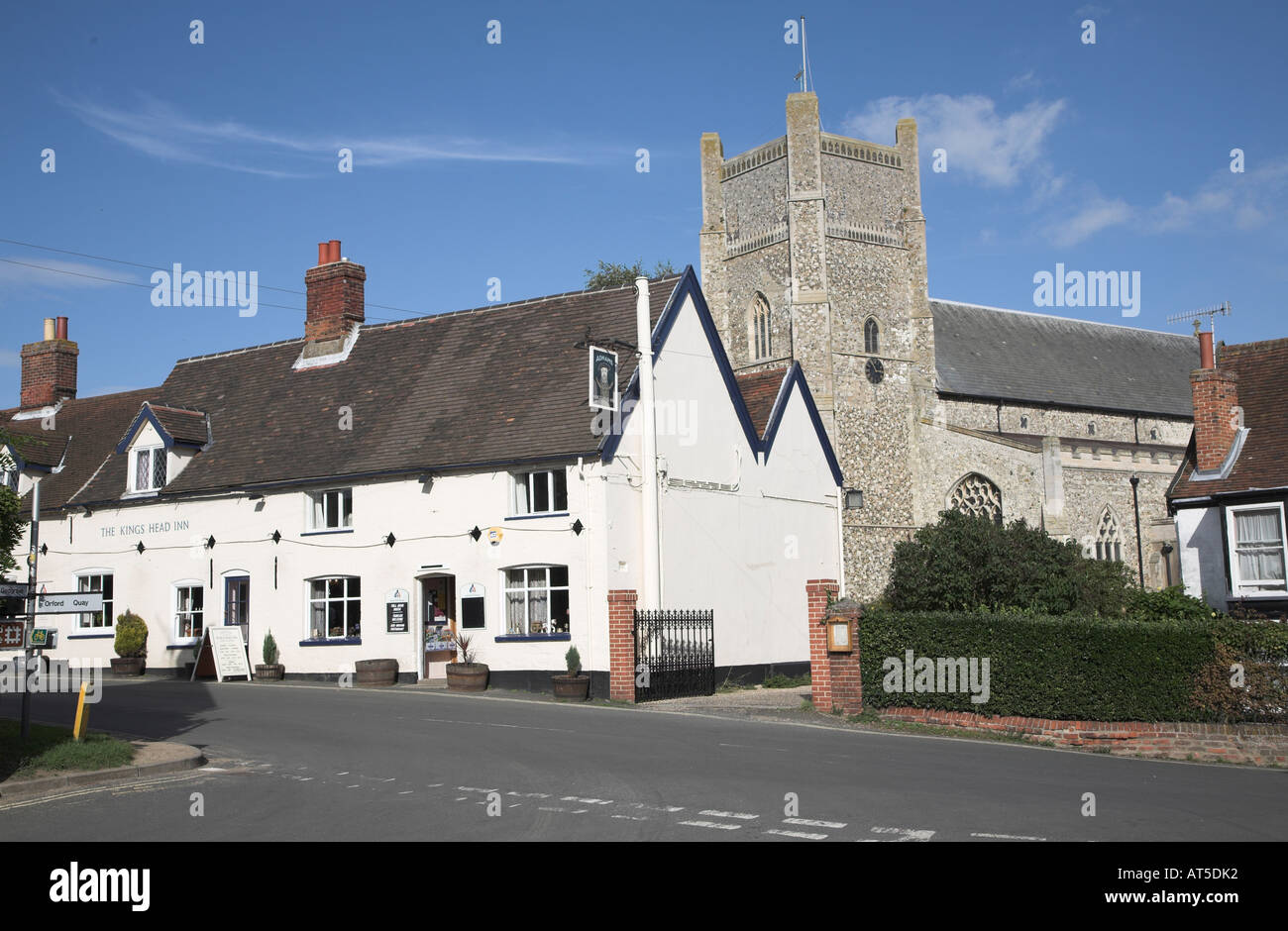King's Head public house in the market square and village parish  Church of St Bartholomew, Orford, Suffolk, England Stock Photo