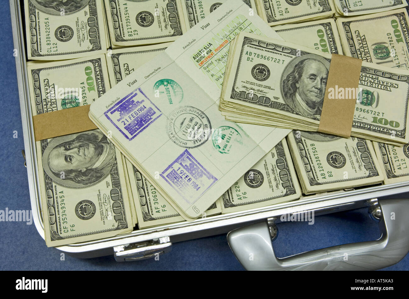 Briefcase full 100 dollar bills hires stock photography and images Alamy