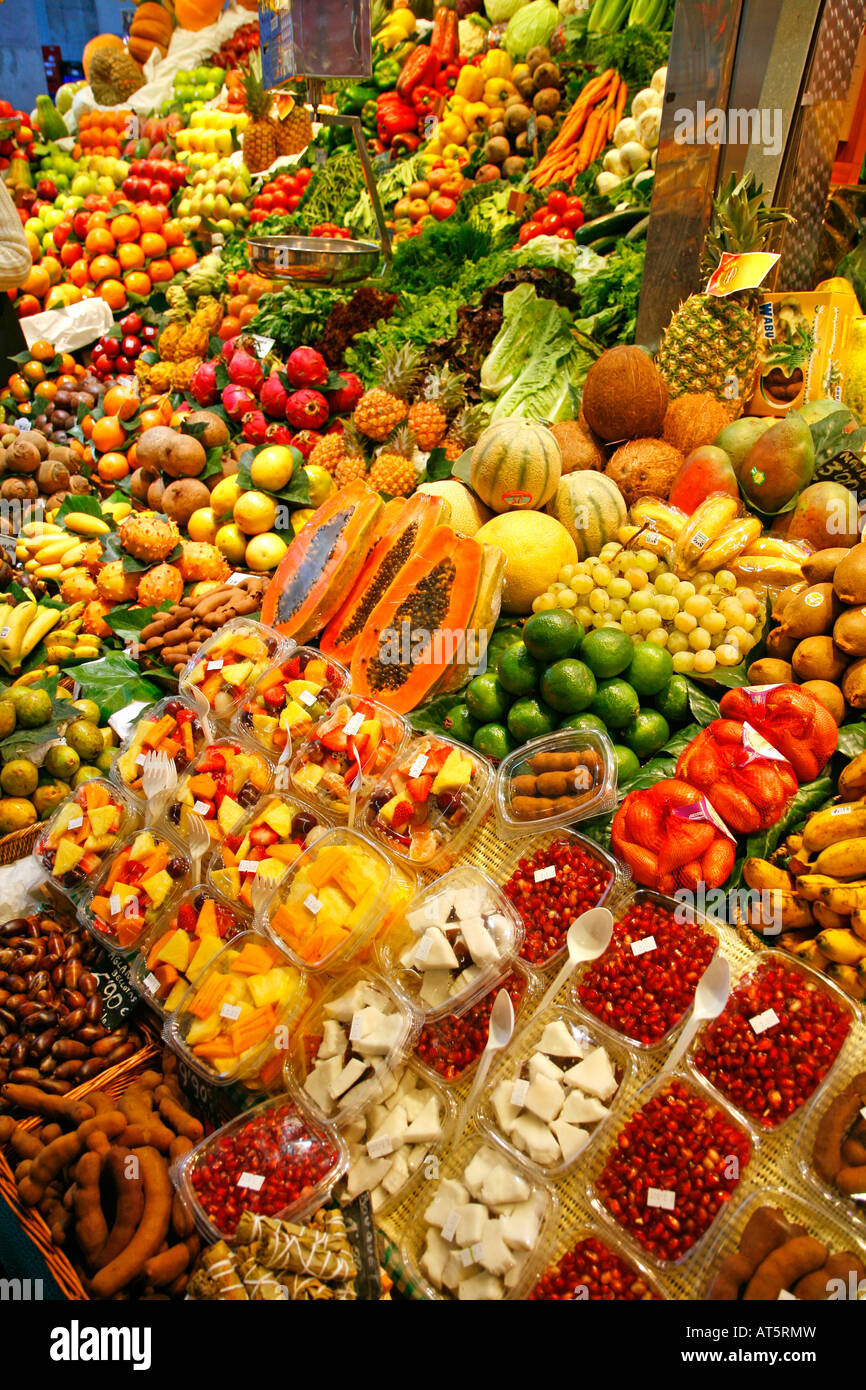 Barcelona spain mango store hi-res stock photography and images - Alamy