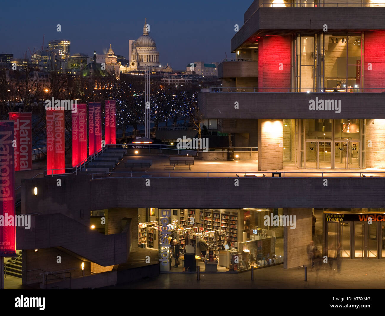 Europe UK england London national theatre city skyline dusk 2008 Stock ...