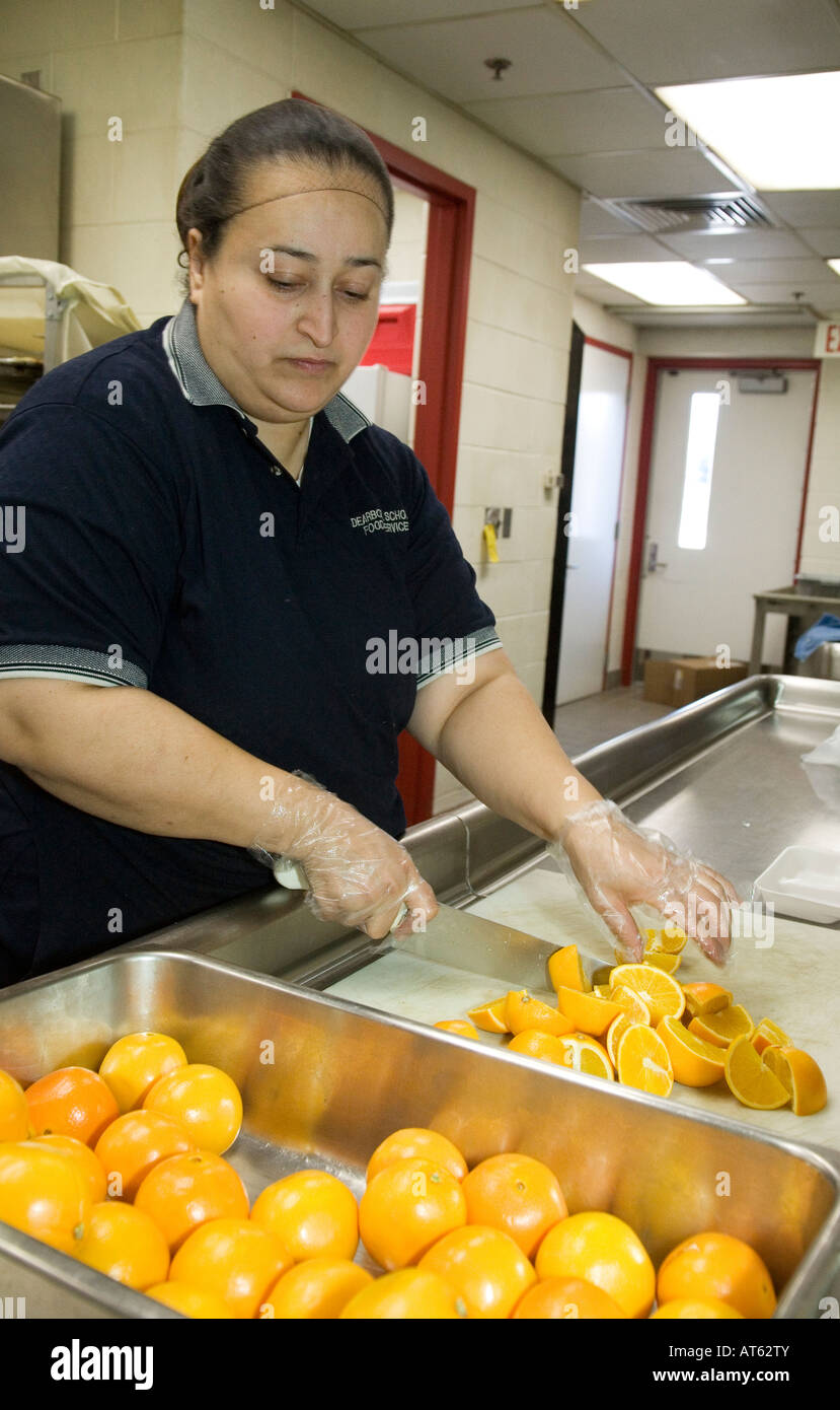 Dearborn Michigan Adilia Mohassen cuts up oranges in the cafeteria at Miller Elementary School Stock Photo