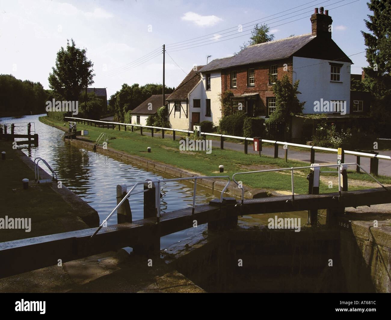 chilterns grand union canal dudswell locks buckinghamshire england