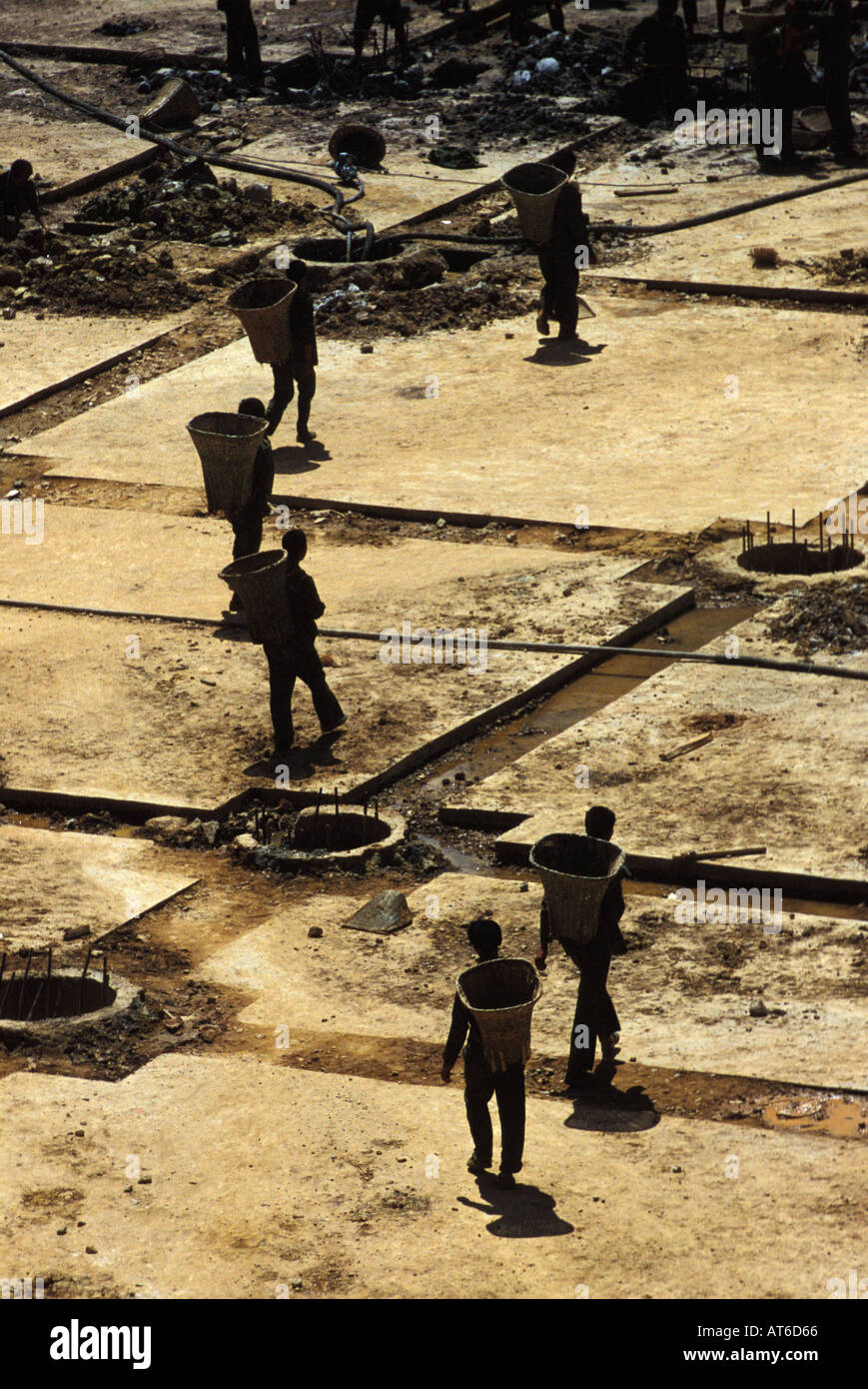 China chinese bamboo construction workers dangerous hi-res stock ...