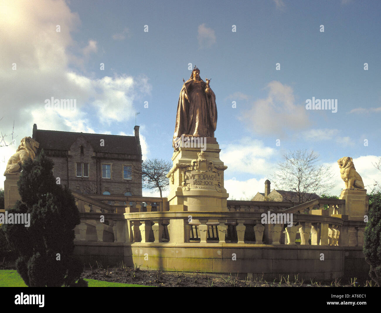 yorkshire statue of queen victoria bradford town centre Stock Photo Alamy