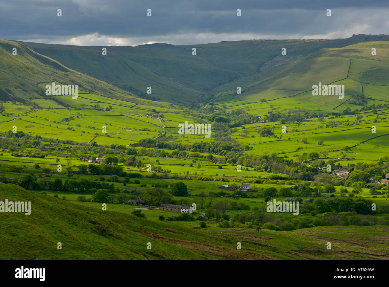 Edale Valley, with the escarpment of Kinder Scout in the background, Peak National Park, derbyshire UK Stock Photo