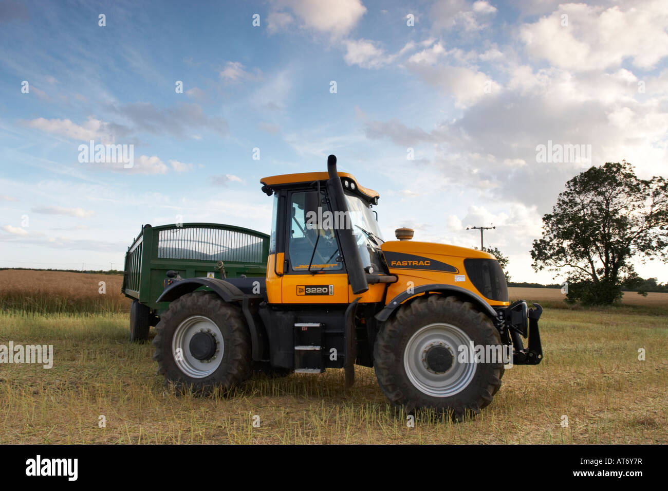 JCB 3220 Fastrac Tractor Stock Photo - Alamy