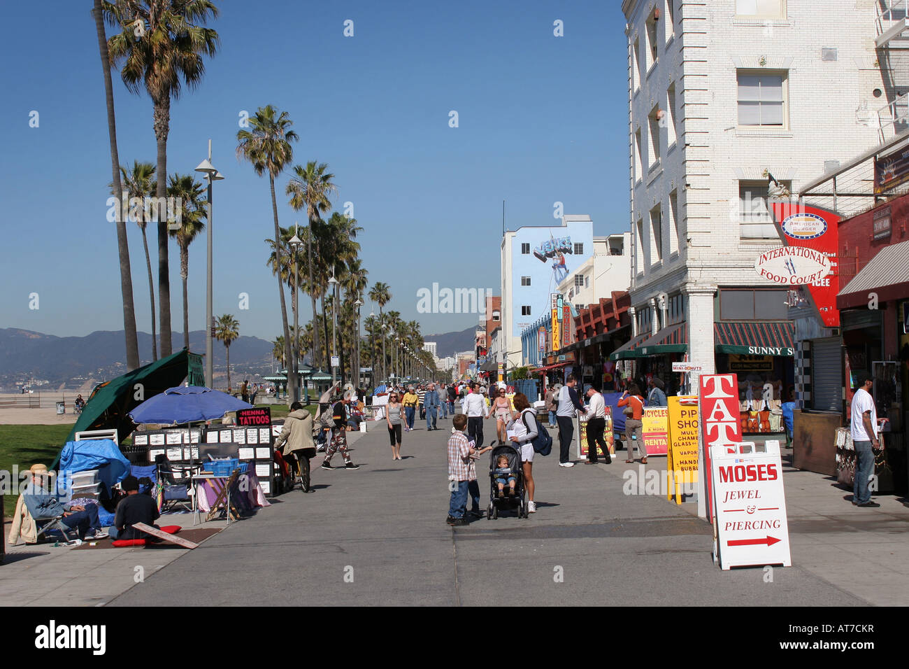 People Walking Along Venice Boardwalk Los Angeles Stock Photo - Alamy