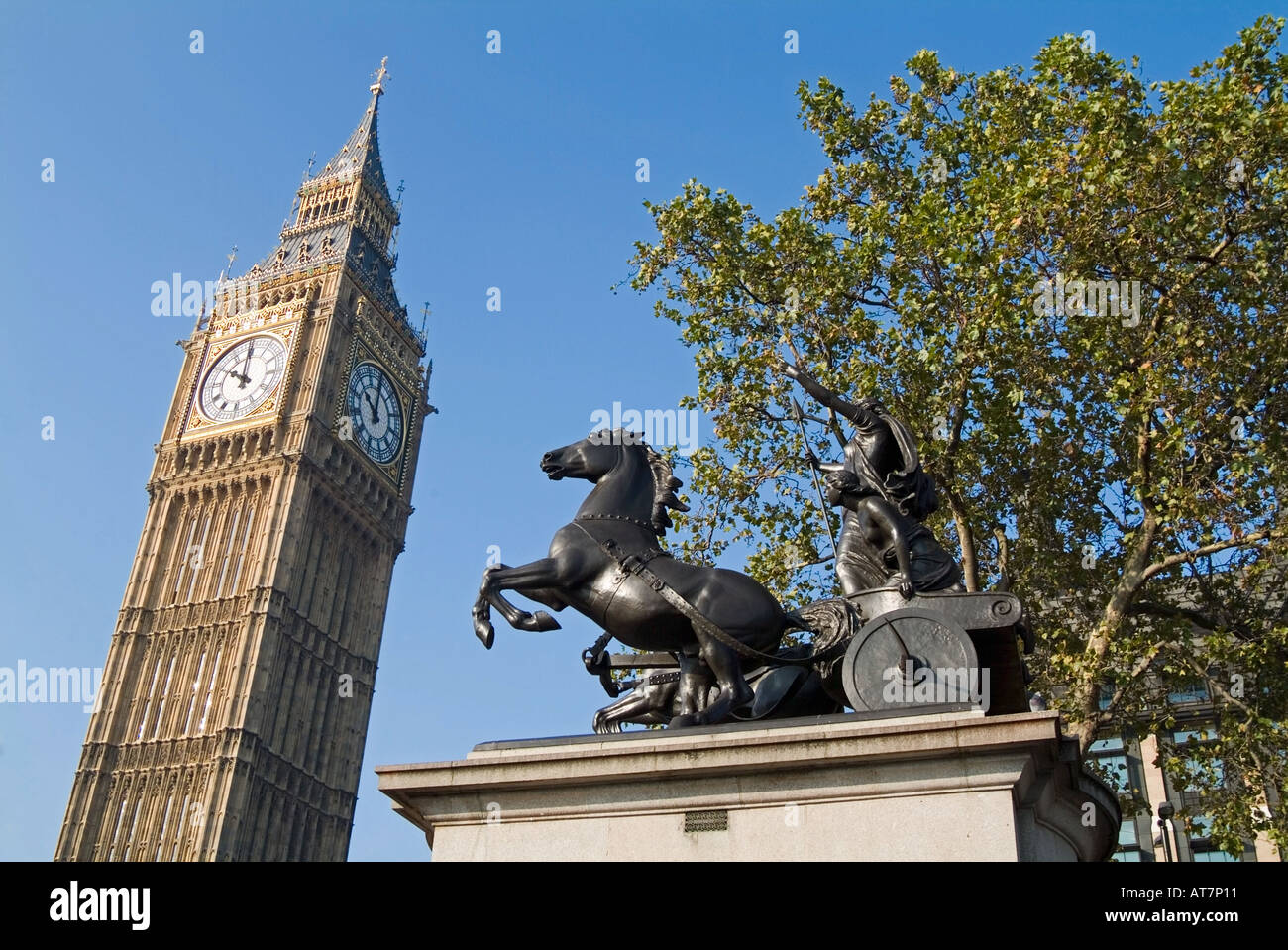Big Ben chimes ten o'clock Stock Photo Alamy