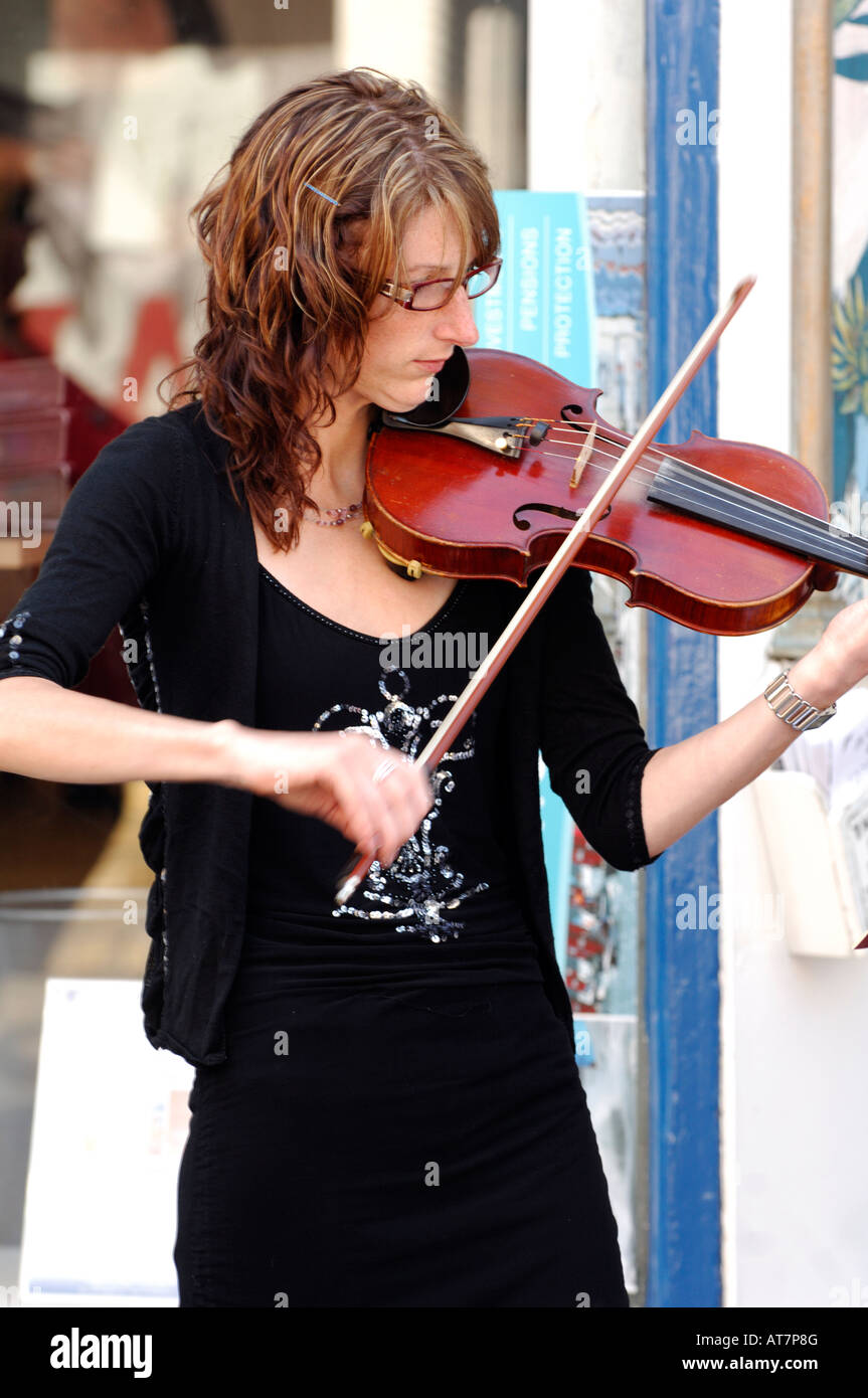 lady girl female woman playing the violin busking in the streets Stock Photo