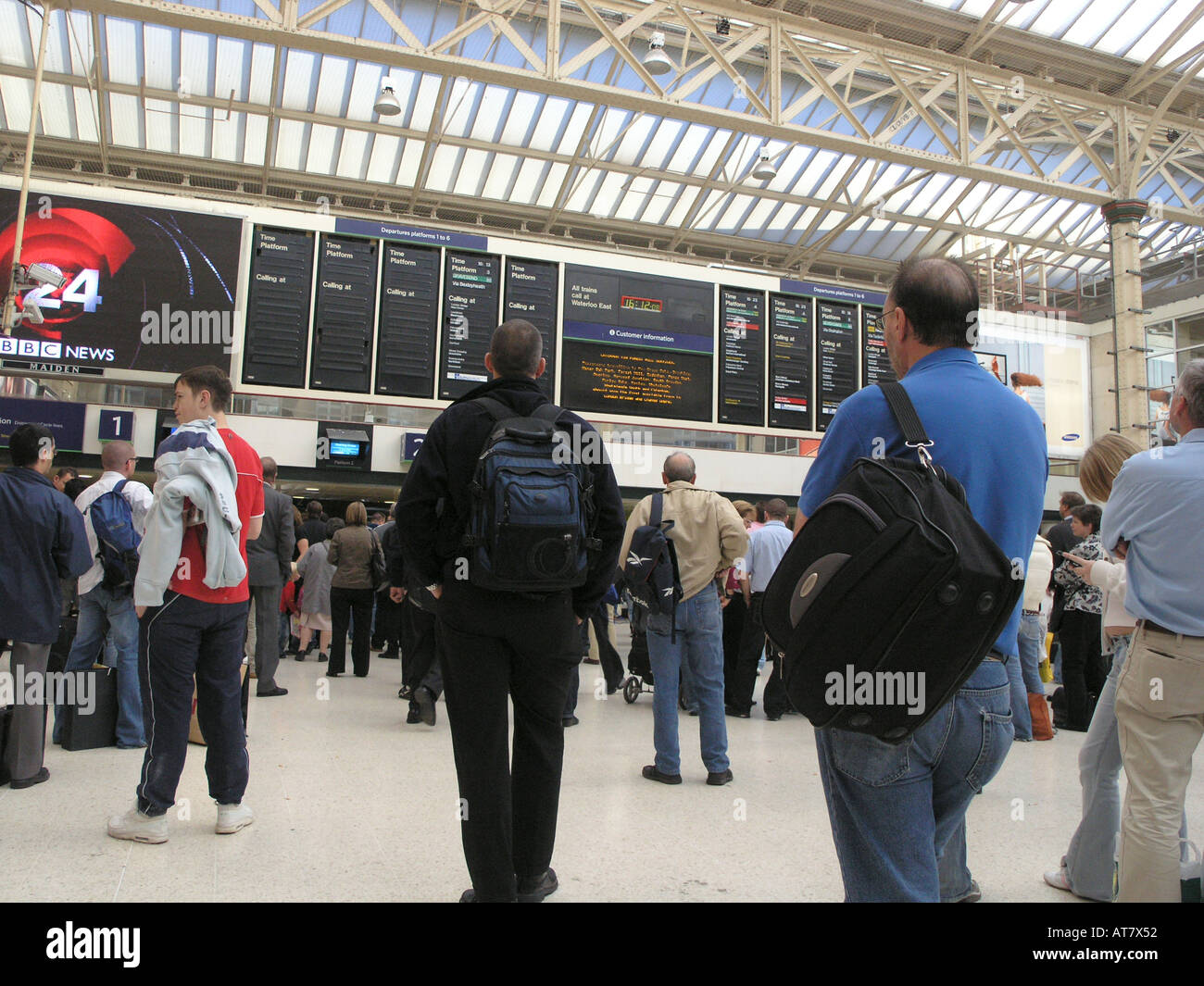 Train arriving arrival arivals depart departure departures station