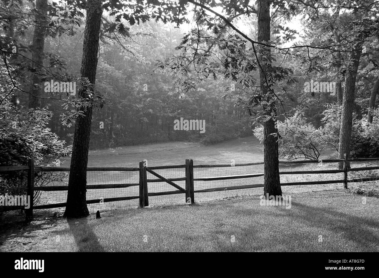 Rustic wood fence Black and White Stock Photos & Images - Alamy