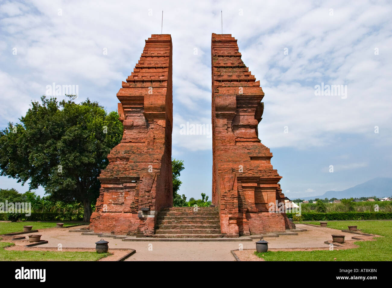 candi wringin lawang