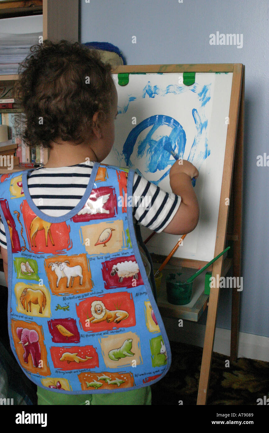Small child painting hi-res stock photography and images - Alamy