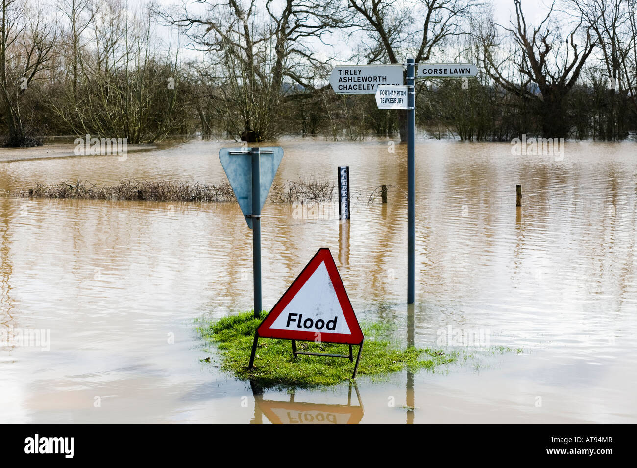 Flood warning road sign in a lane flooded by the River Severn at Chaceley, near Tewkesbury, Gloucestershire Stock Photo