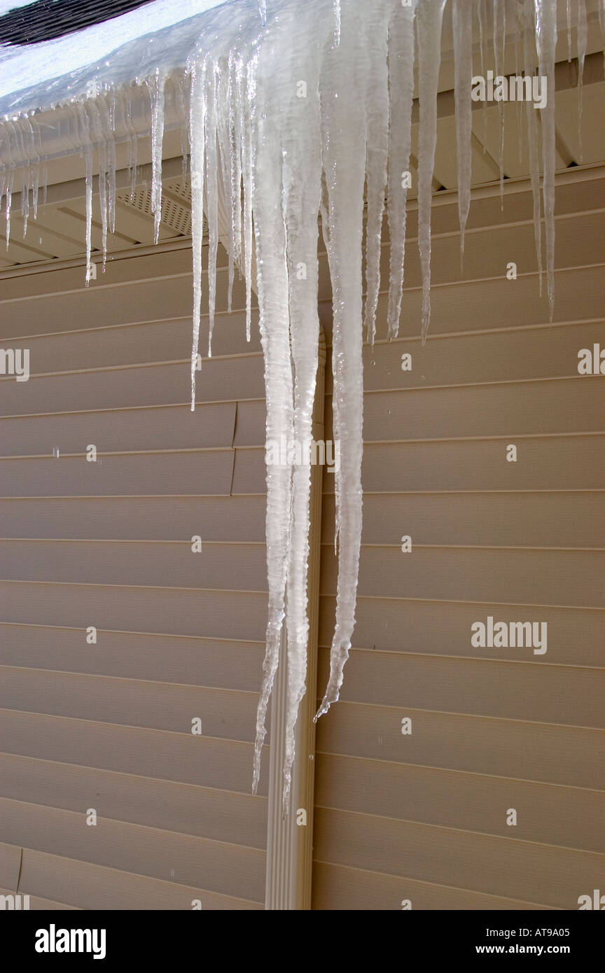 Ice forms as water droplets freeze Stock Photo Alamy