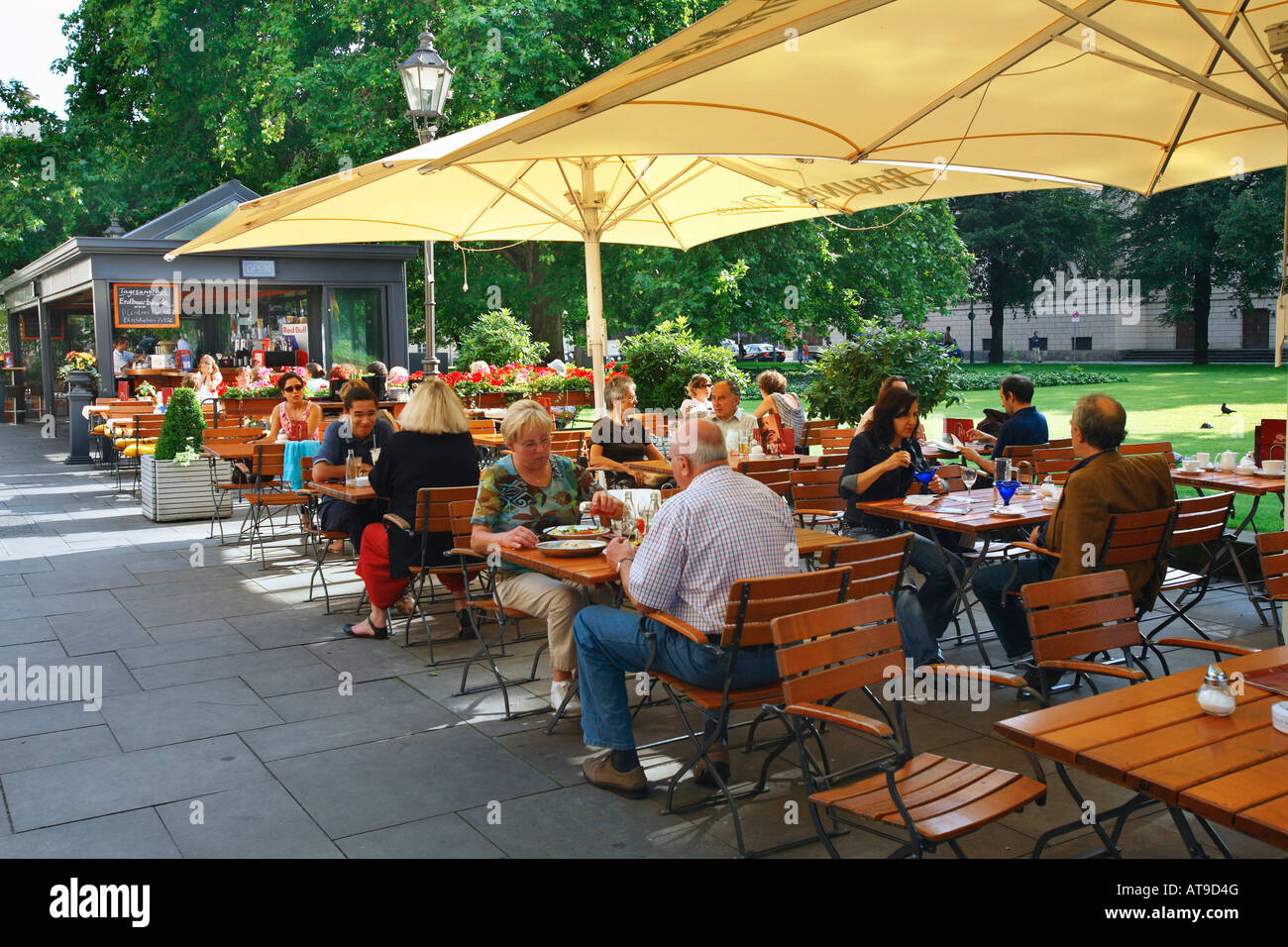 Cafe in Unter Den Linden Berlin Stock Photo Alamy