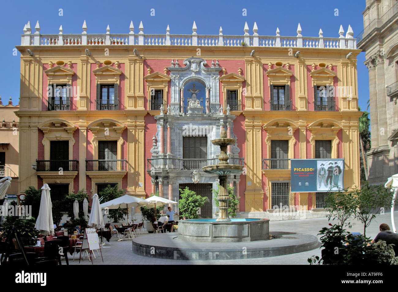 Spanien Malaga Plaza del Obispo Palacio Episcopal Fountain Picasso Museum archbishop s palace Stock Photo