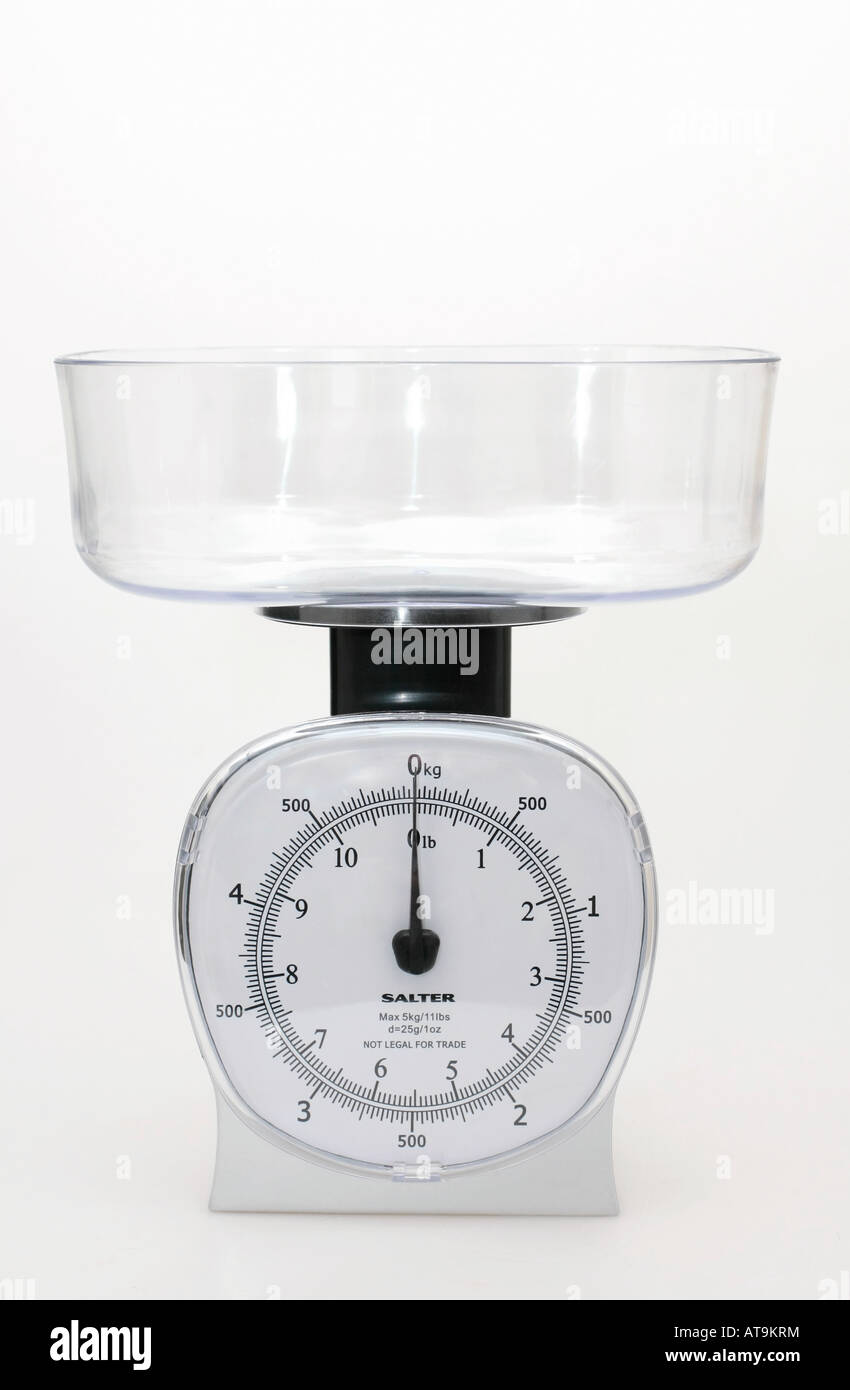 https://c8.alamy.com/comp/AT9KRM/a-set-of-salter-mechanical-weighing-scales-against-a-plain-white-background-AT9KRM.jpg
