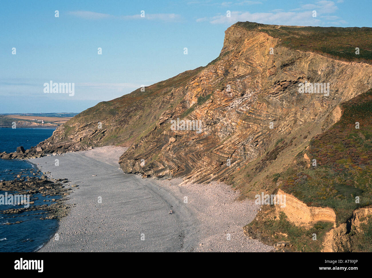 sea cliff's dizzard interesting zig zag rock formations cornwall north