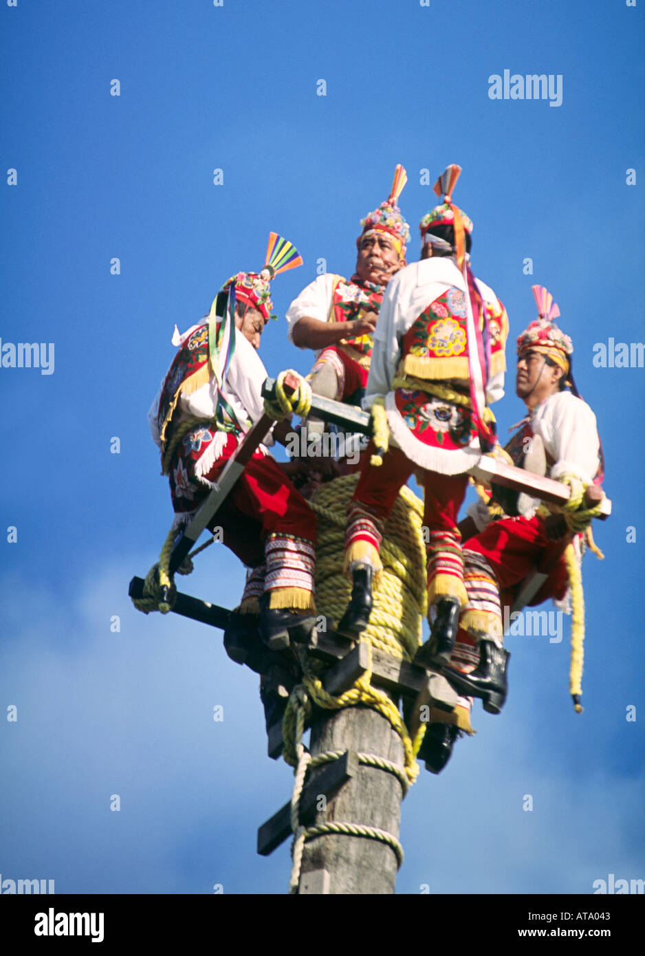 Mexiko Yucatan Voladores Indian flying around a pole ancient ritual of prehispanics Stock Photo
