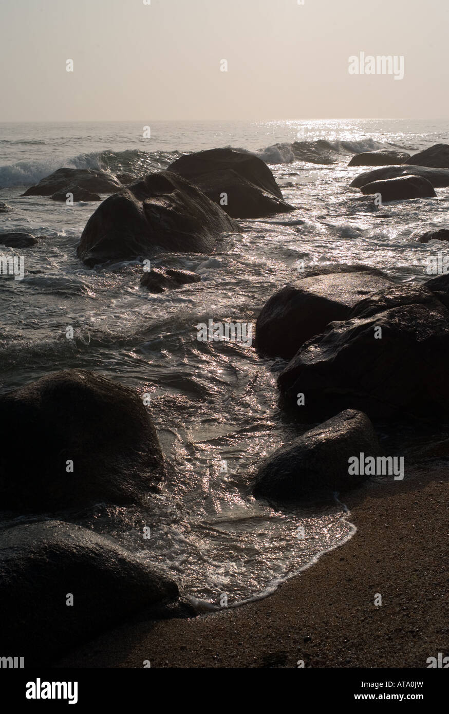 Rhode Island Rocks Beach rocks ocean waves hi-res stock photography and images - Alamy