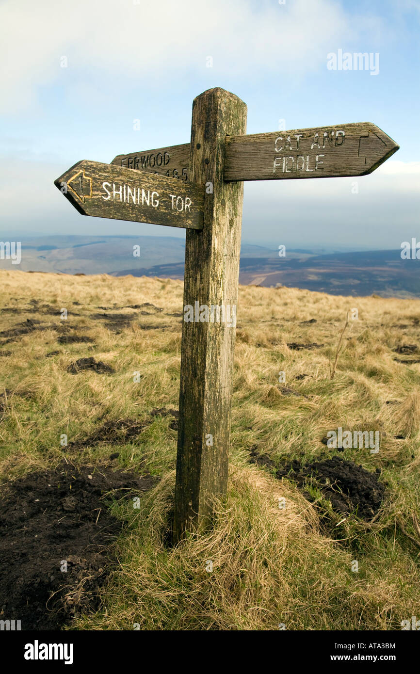 Shining Tor to Cat and Fiddle pub wooden sign in the Peak District Stock Photo