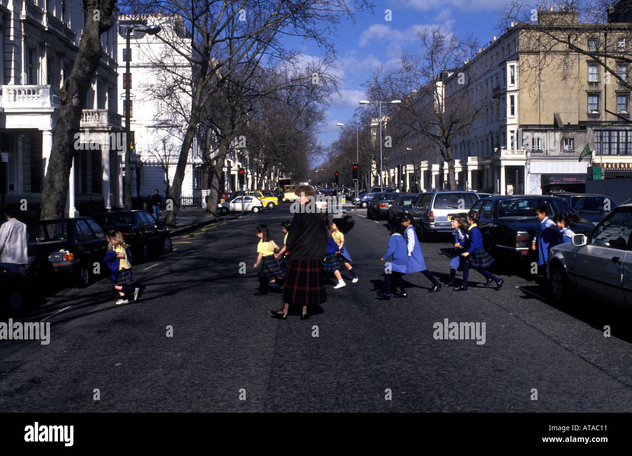 school children crossing the road Stock Photo - Alamy