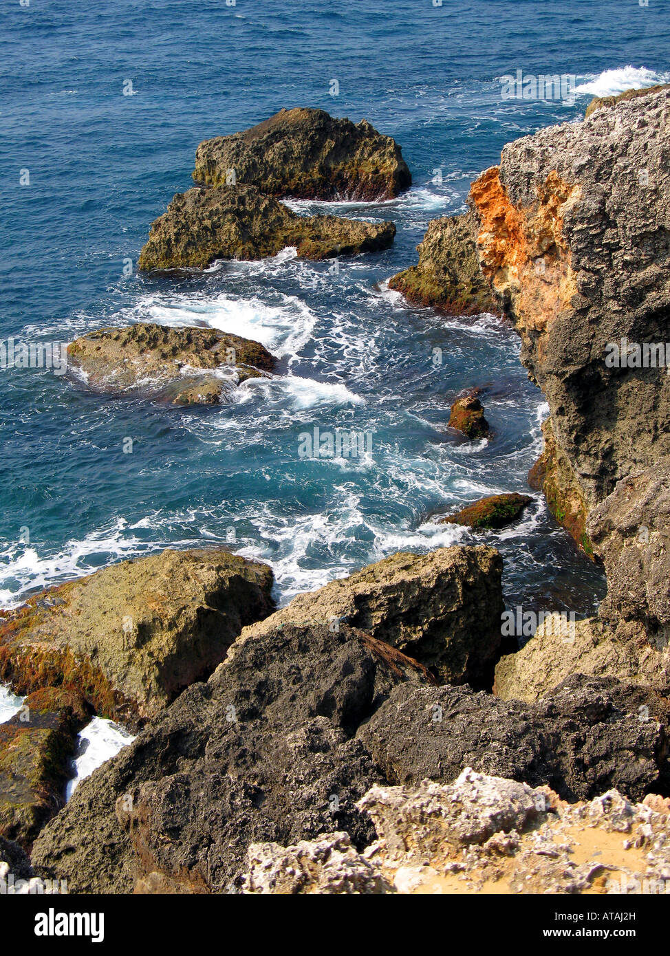 Steep rocky shoreline hi-res stock photography and images - Alamy