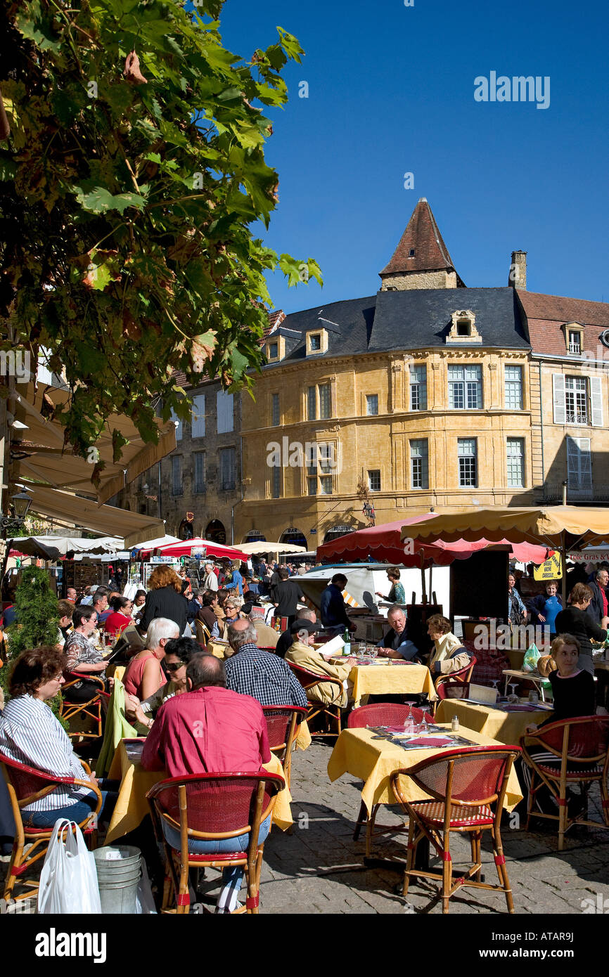 Market's day at Sarlat la Caneda, Dordogne, France Stock Photo Alamy