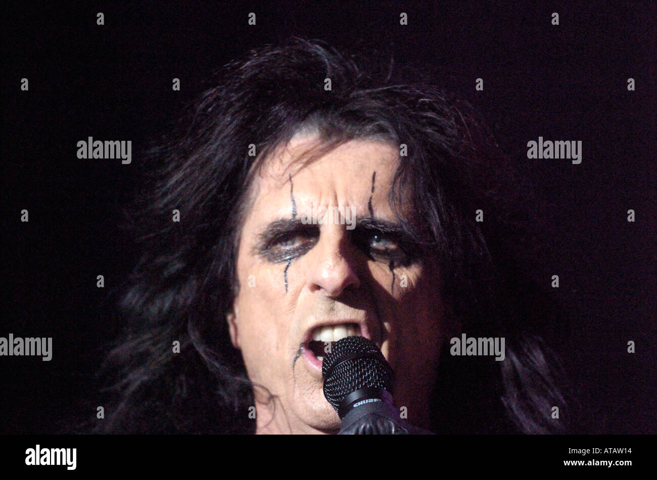 Alice Cooper in concert at Cardiff International Arena on the third night of his UK tour Stock Photo