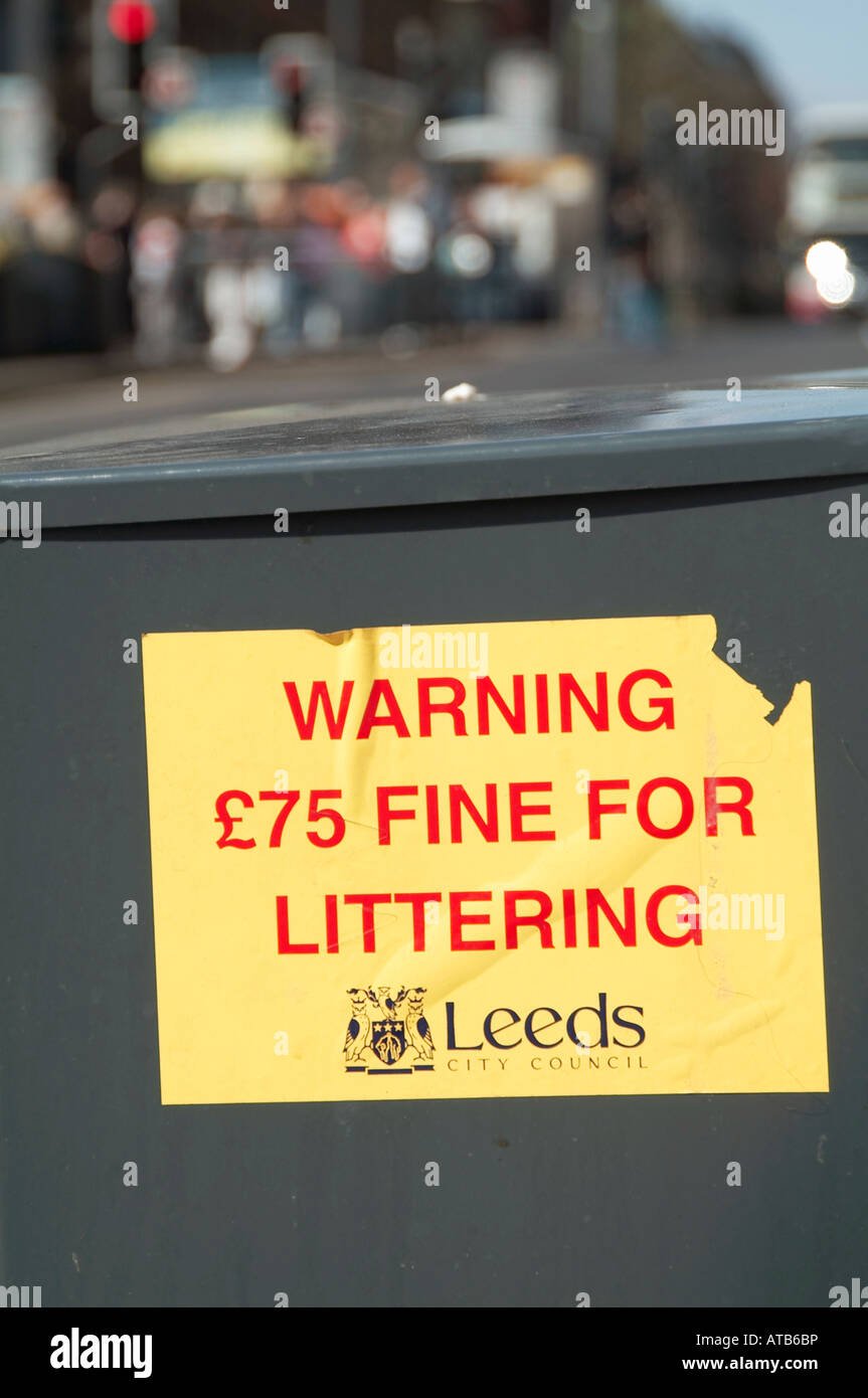 litter rubbish bin fine littering trash can throw Stock Photo Alamy