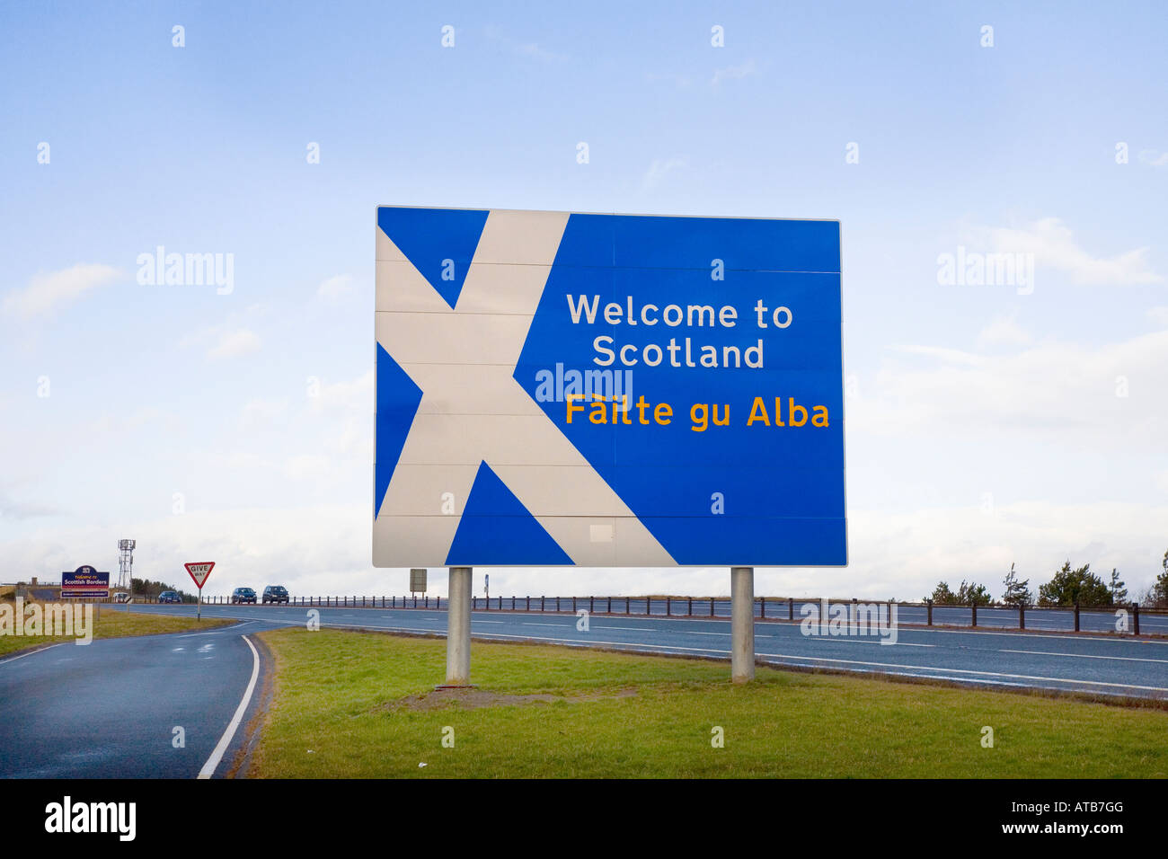 Welcome to Scotland, gaelic translation. Saltire St Andrew's cross sign on A1 dual carriageway, Scottish Border sign at Berwick on Tweed, UK Stock Photo