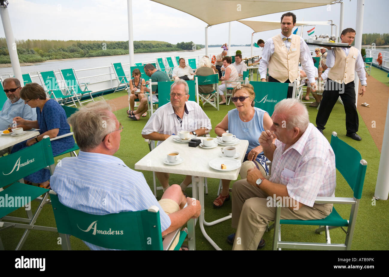 Passengers board cruise hi-res stock photography and images - Alamy