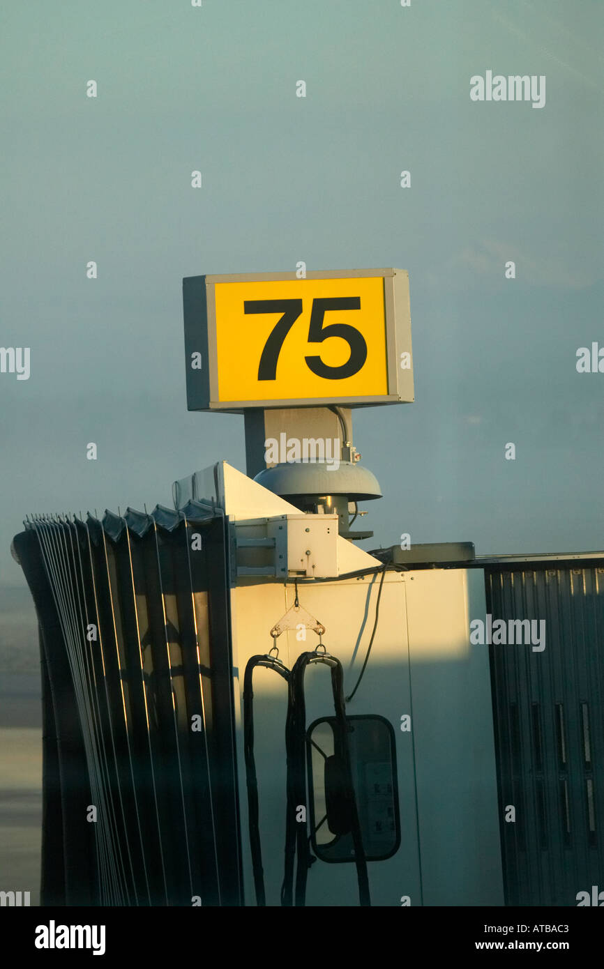Empty airport gate hi-res stock photography and images - Alamy