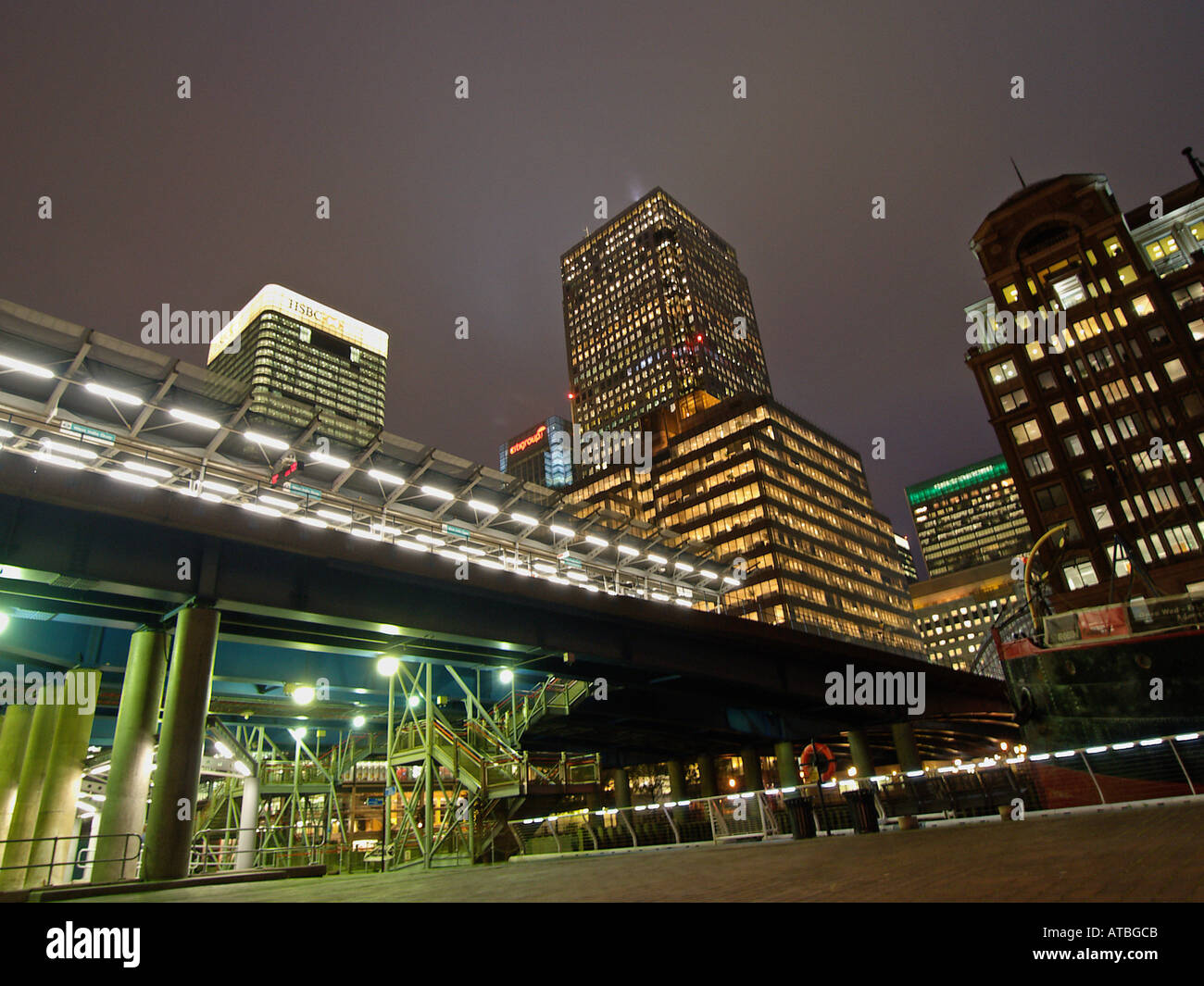 Dlr bridge station west india quay hi-res stock photography and images ...