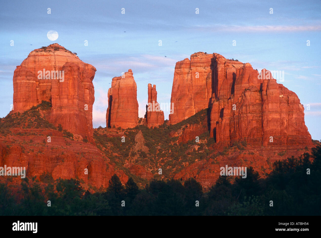 Castle Rock Moonrise Sedona AZ Stock Photo Alamy