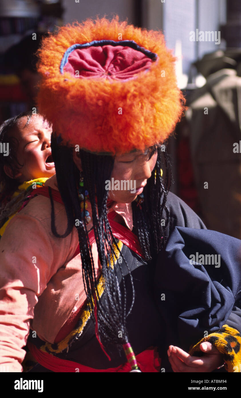 Khampa nomad girl in traditional clothes. Litang, Sichuan, China Stock Photo