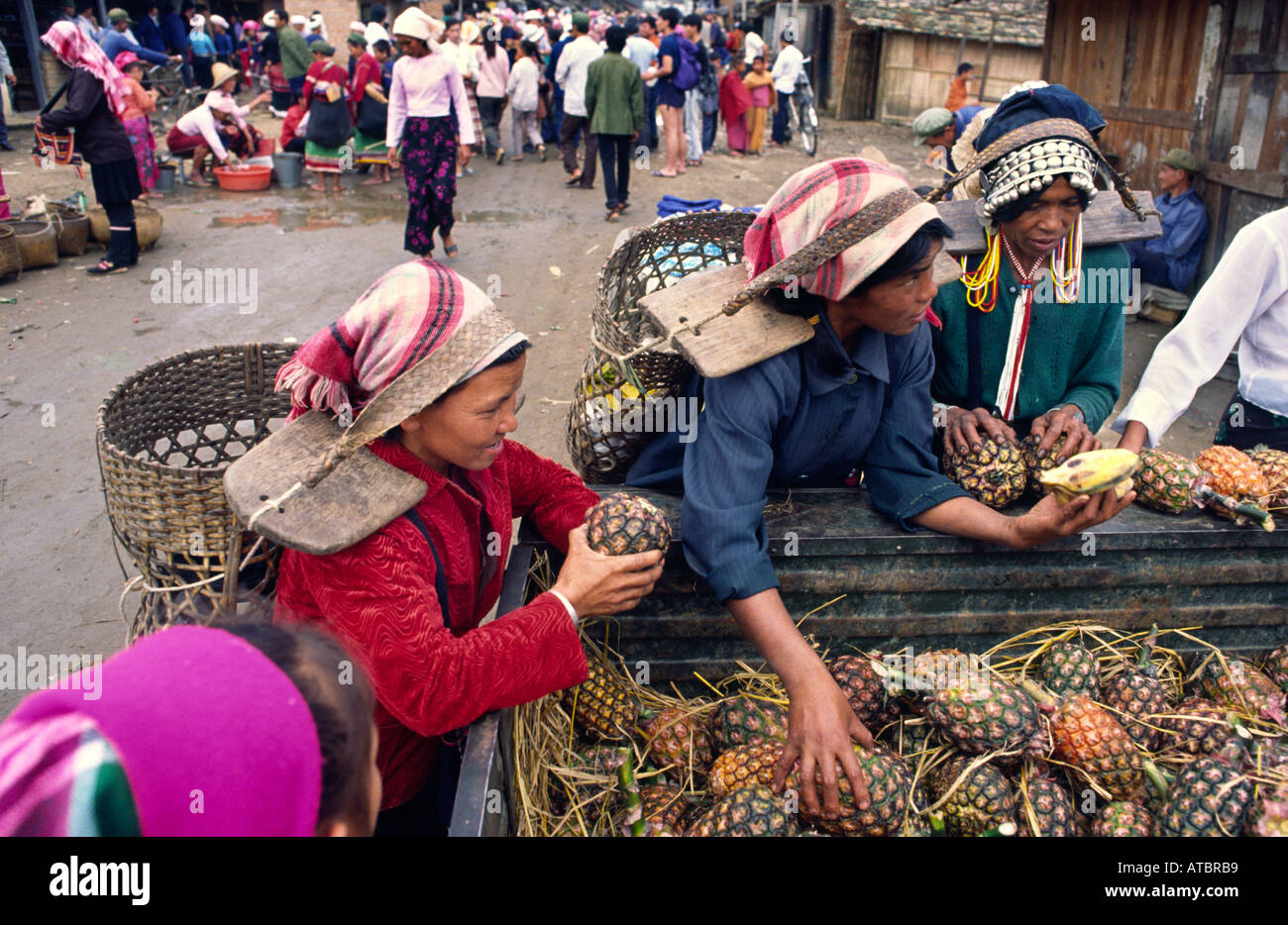 Market yunnan china hilltribe hi-res stock photography and images - Alamy